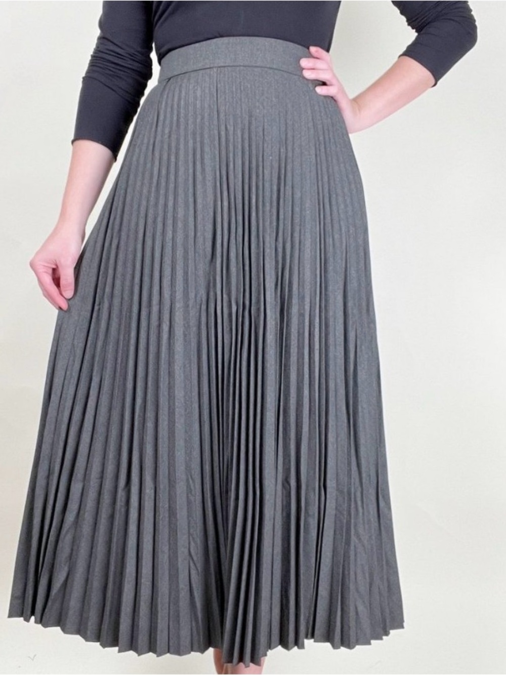 High-Waist Pleated Midi Skirt in Charcoal Gray
